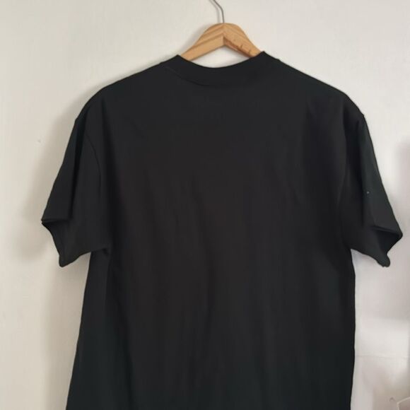Póster pop Men's Black Graphic Tee with Bold Design EUC - Picture 4 of 5